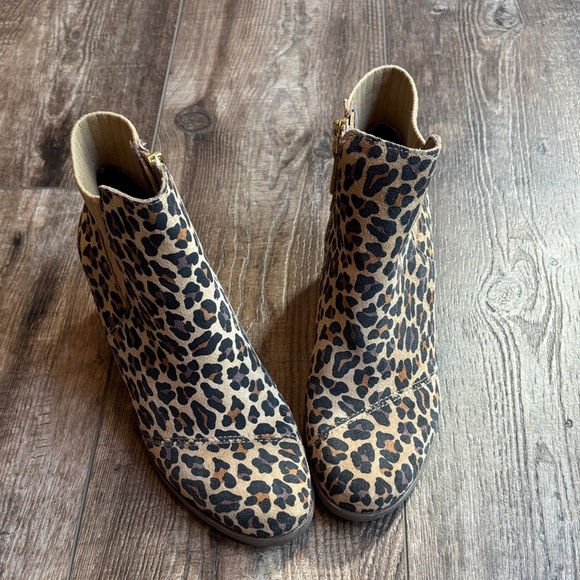 Toms Sadie Classic Leopard Printed Suede Ankle Booties Women’s size 7 - Picture 1 of 14